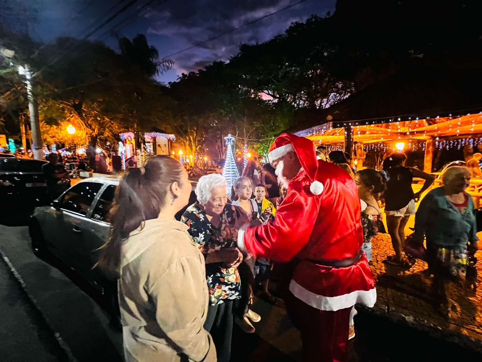 Prefeito Entra Na Magia Do Natal Se Veste De Papai Noel E Faz Alegria